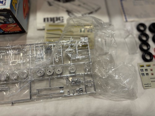Vintage MPC '70 Pontiac GTO 2 In 1 Complete Unbuilt Rare - Picture 9 of 11