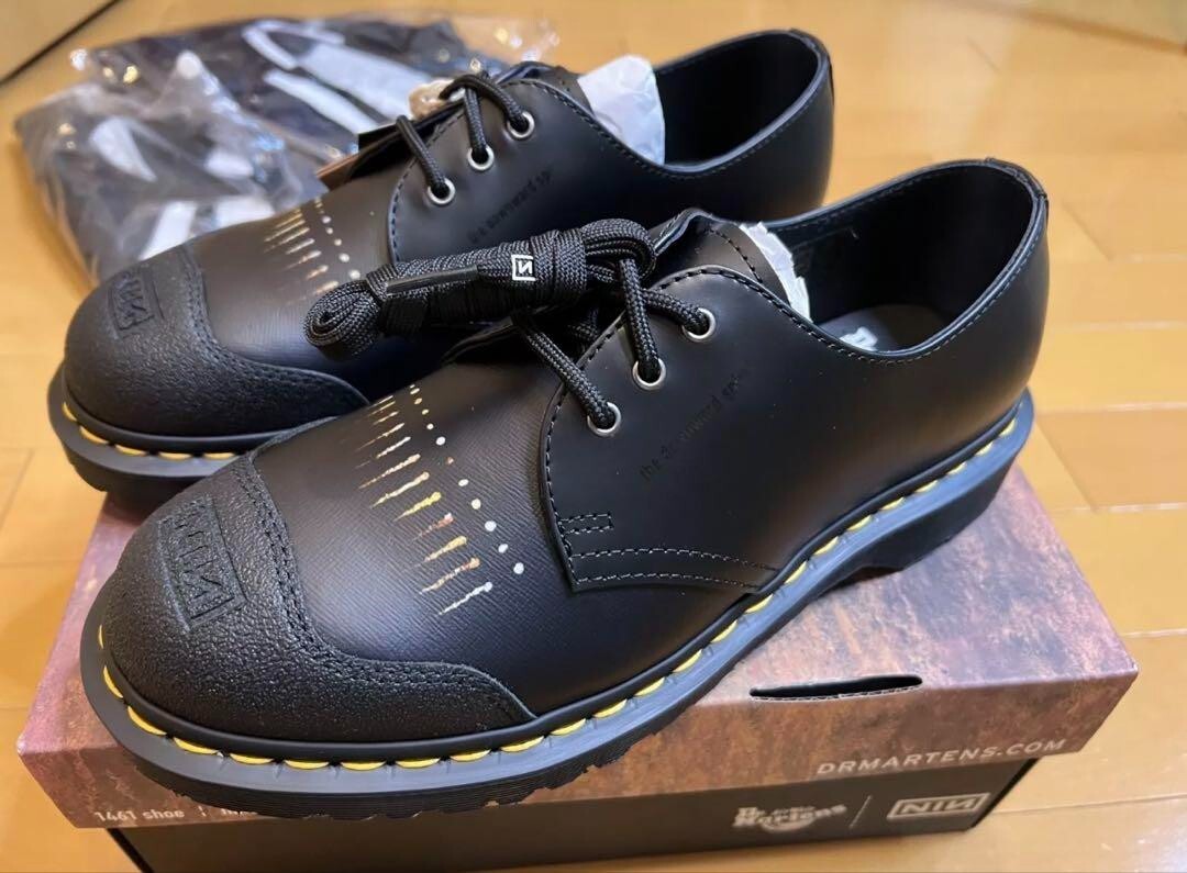 Nine Inch Nails x Dr. Martens 1461 Nine Inch Nails x Dr. Martens 1461