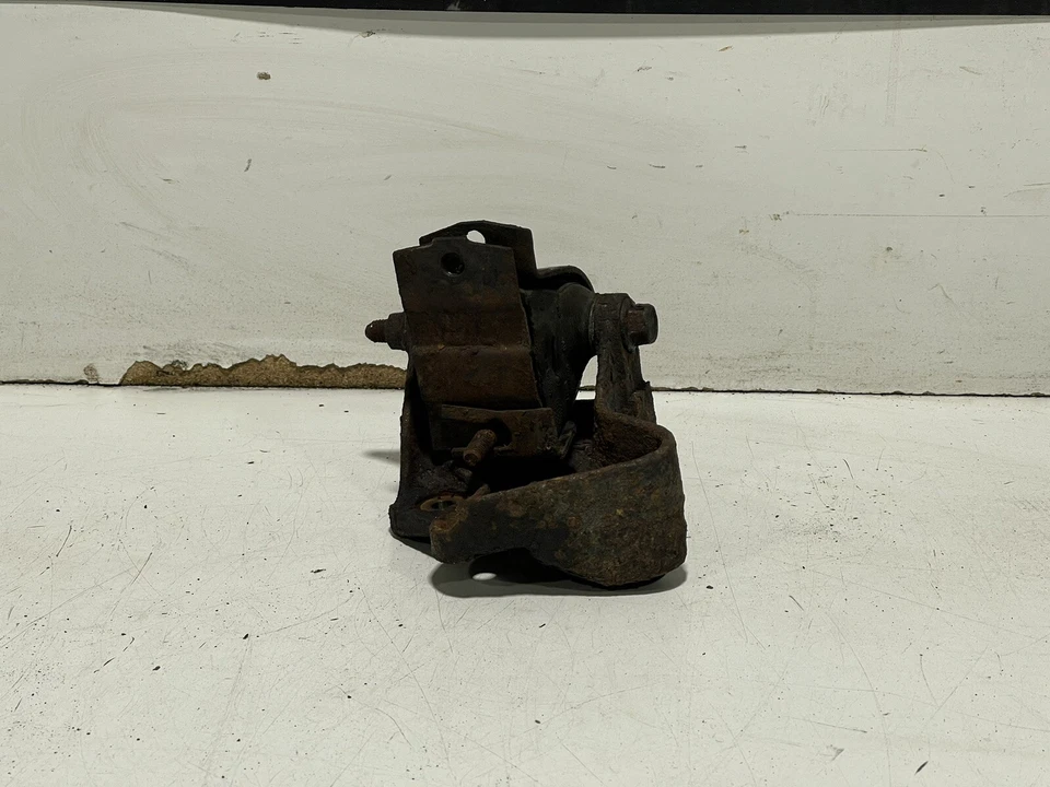 Правые крепления двигателя для пассажира 2000-2006 годов выпуска 4,0 л Jeep Wrangler TJ OEM CC 66LC - Изображение 2 из 4