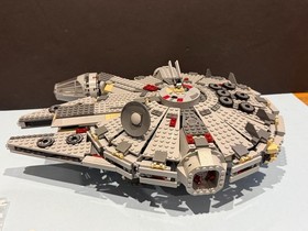 LEGO Star Wars: Millennium Falcon (4504) - NEAR COMPLETE - PLEASE READ**