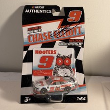CHASE ELLIOTT 9 Hooters 2022 Wave 3 Nascar Authentics 1/64 Diecast autograph