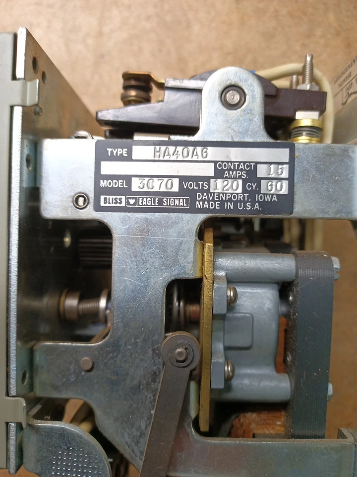 BLISS EAGLE SIGNAL HA40A6 TIME COUNT  15AMP 120V 60CY - Image 2 of 4