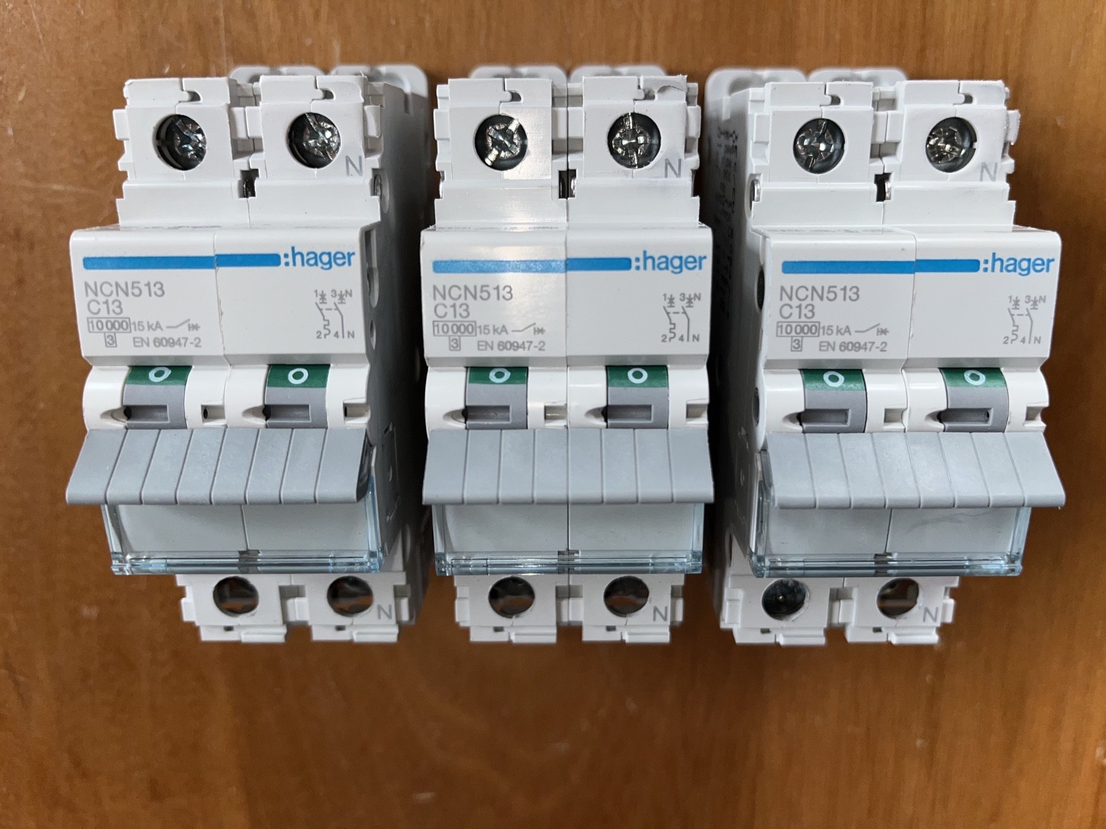 Hager NCN513 disjoncteur 2 poles proteges 13A 10kA courbe C pour reseau monophase