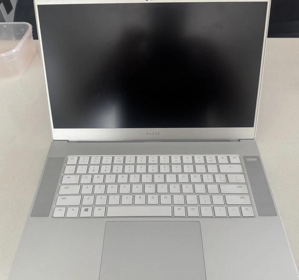 Razer Blade 15 Advanced Mercury - RZ09-03017EM2 - 15.6" 64GB 512TB SDD i7-9750H - Image 3 of 4