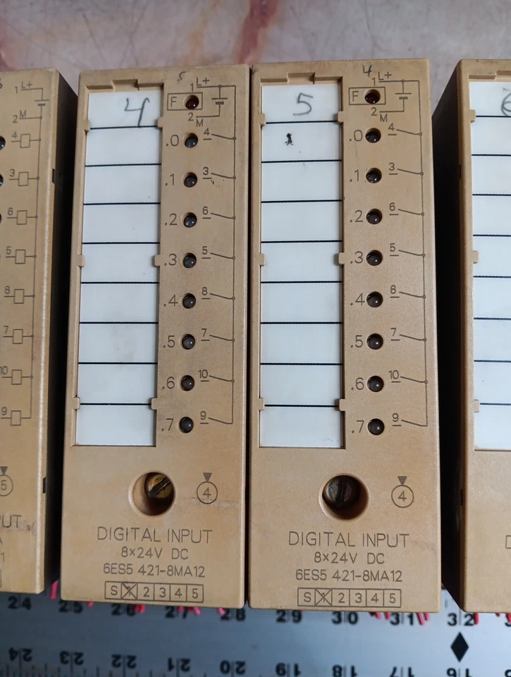 MÓDULOS DE ENTRADA SIEMENS SIMATIC (2) 6ES5 441-8MA11 SALIDA (4) 6ES5 441-8MA11 Foto 3 de 4