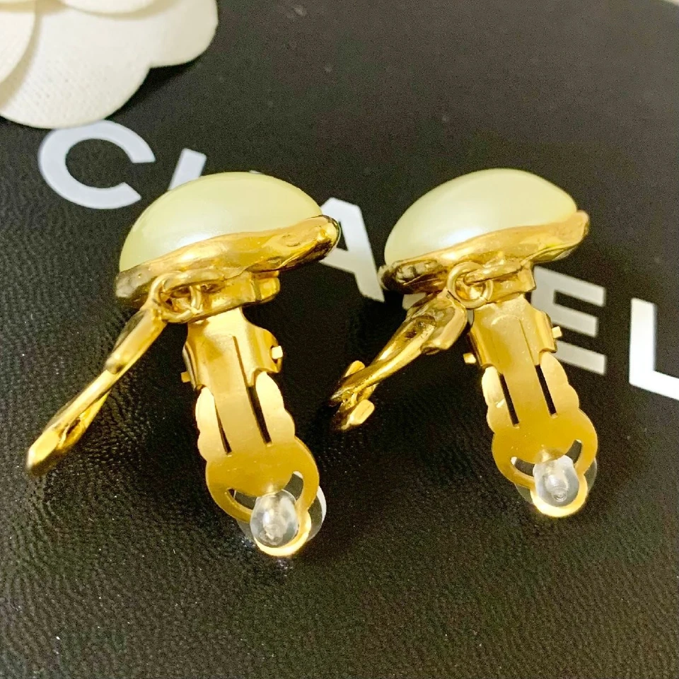 CHANEL Earrings Coco Mark Pearl Swing Gold Logo Vintage Good Condition Lady S01 - Image 2 of 4