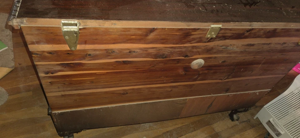 Lane 1940 caoba georgiana con cofre forrado de cedro con cajón 44" W x 32" H x 19" D Foto 2 de 4