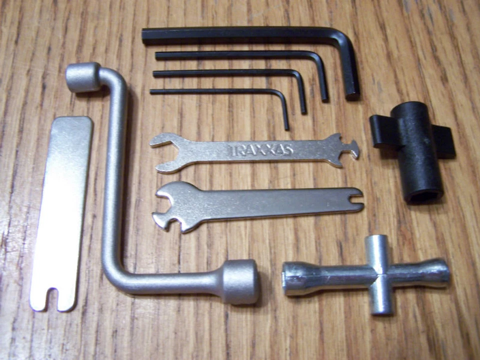 Fits Traxxas T-maxx 3.3 2.5 Tool Kit Set Antenna &Wheel Nut Wrench /E-maxx Revo