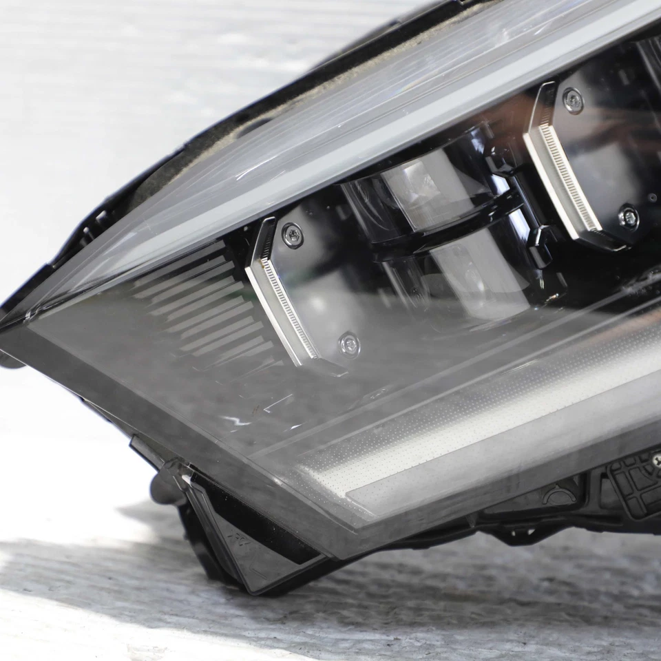 Conjunto de faros izquierdos proyector LED cuádruple premium Toyota Tundra 2022-2025 OEM Foto 3 de 4