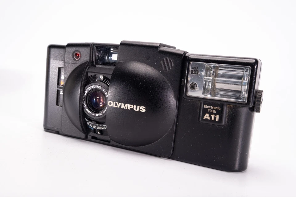 OLYMPUS XA2 35MM FILM CAMERA & A11 FLASH, BOXED & COMPLETE. FULLY TESTED AS WORK - Image 3 of 4