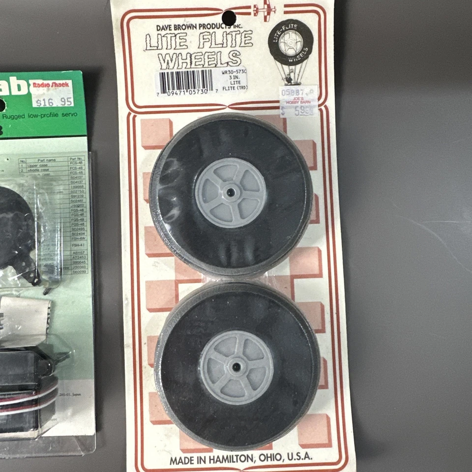 FUTABA SERVO FP-S148 RUGGED LOW PROFILE NEW + Lite Flite Wheels - Image 3 of 4