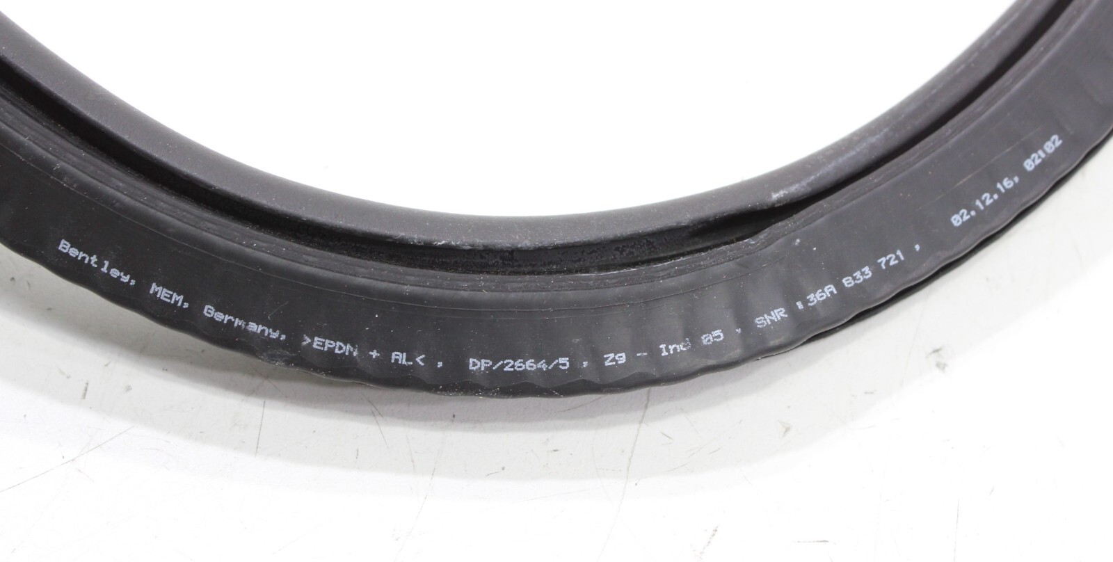 2017 - 2020 BENTLEY BENTAYGA REAR RIGHT SIDE DOOR BODY WEATHERSTRIP SEAL OEM