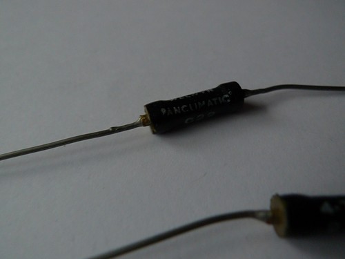 Resistor Welwyn C22 Panclimatic Carbon on Ceramic 0.5W - Picture 160 of 172