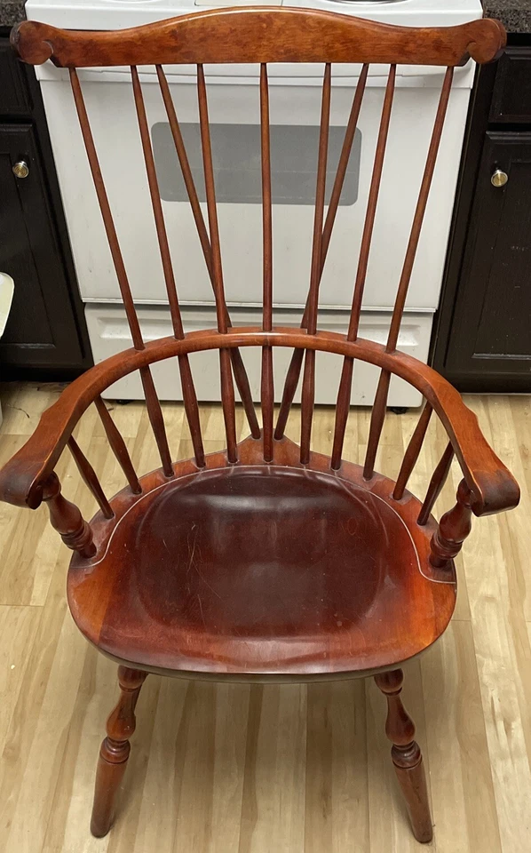Sillón colonial vintage Nichols & Stone Windsor violín Capitán madera de cerezo Foto 2 de 4