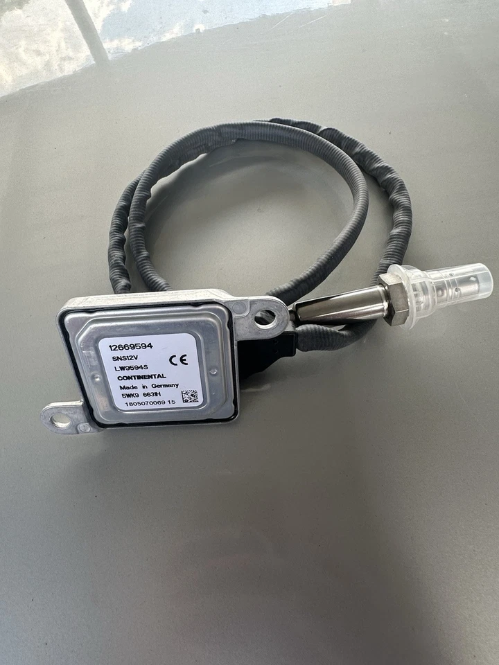 Sensor de óxido de nitrógeno 5WK96631H para Chevy Silverado Duramax GMC 6,6 L V8 Foto 2 de 4