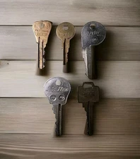 Assorted Vintage Key Lot of 5 - Auto Gas Taylor Weiser Ilco Obri AM Motors Star