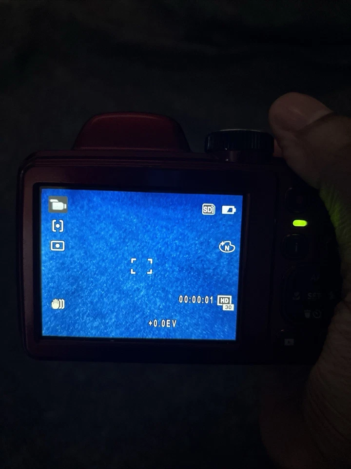 Cámara digital Kodak AZ401 PIXPRO roja 16 MP y zoom óptico 40x probada Foto 3 de 4