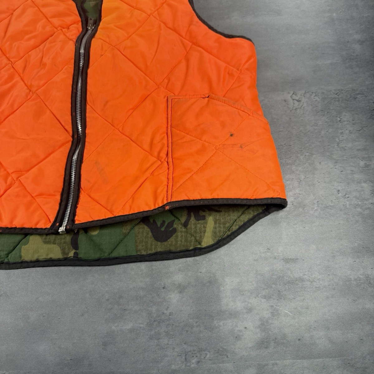 ジャケット・アウター 70s80sOLD vintage nylon down vest camo Vintage 10 X Reversible Camo/Orange Down Hunting Vest Men's
