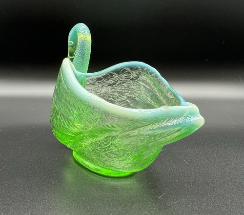 Antico piatto porta sale cigno in vetro opalescente verde Dugan 3,5" - Foto 6 di 11