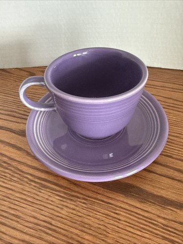 Homer Laughlin Fiestaware Retirado Raro 1993 Lila Púrpura Taza de Té Juego de Platillos JJA - Imagen 2 de 5
