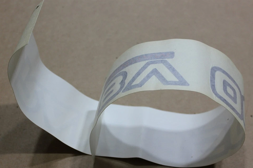 00-01 Ram 3500 puerta delantera V8 insignia 5GL08PCHAA Dodge OEM fábrica Foto 3 de 4