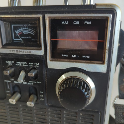 Radio Toshiba RP-770M FM/AM/CB/TV1/TV2 IC funciona pero necesita alguna reparación - Imagen 3 de 12