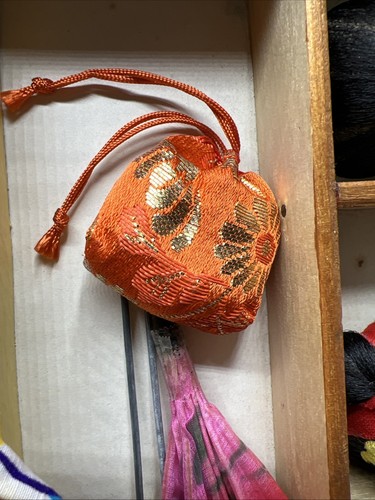 Vintage Hanako japanische Puppe mit 3 Perücken Ständer Regenschirm & Tasche - Bild 4 von 19