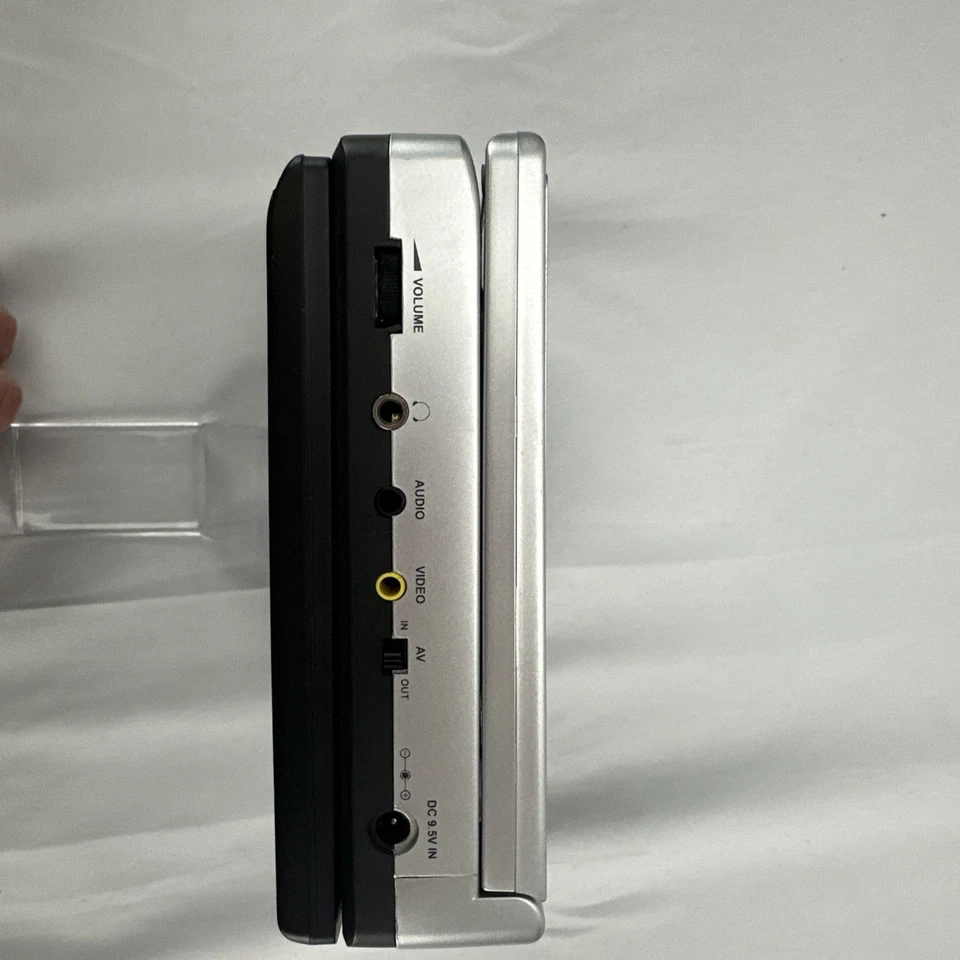 DVD player portátil Polaroid DPA-07032S 7" tela testada funciona muito bem vídeo demonstração - Imagem 3 de 4