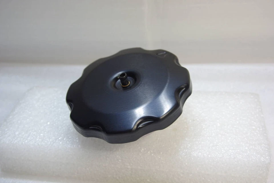 Tapa del tanque de combustible original Honda CB1100R Foto 2 de 4