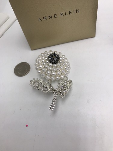 $35 Anne Klein Gold Tone & simulated large pearl flower brooch Pin a4 - Picture 10 of 11