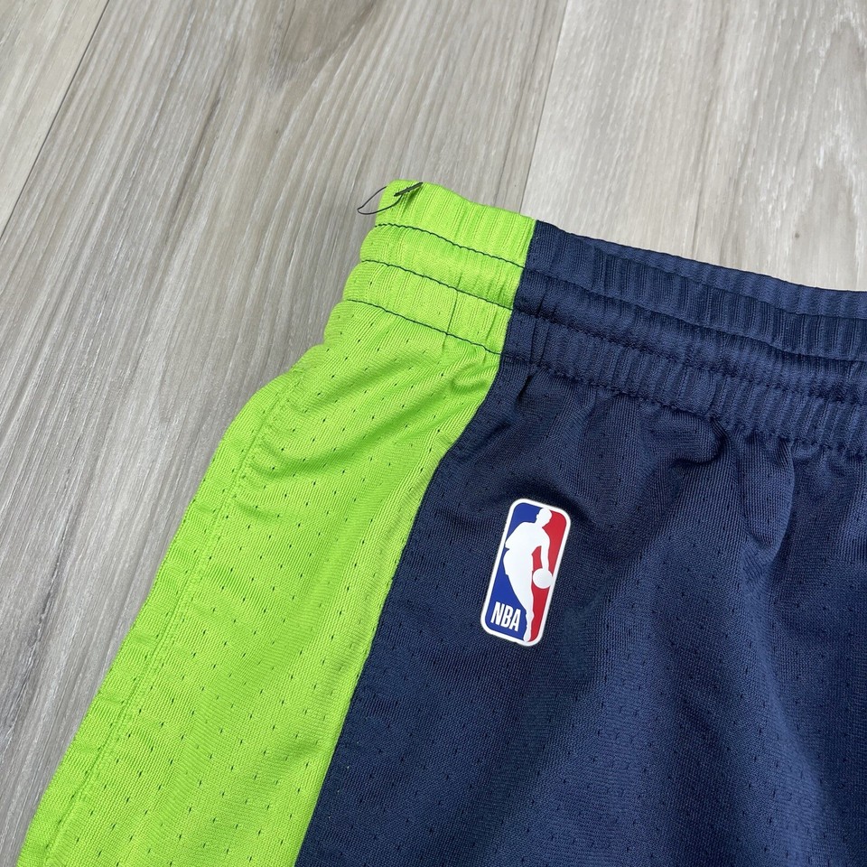 Nike NBA Minnesota Timberwolves Green Blue Shorts Youth XL 1820