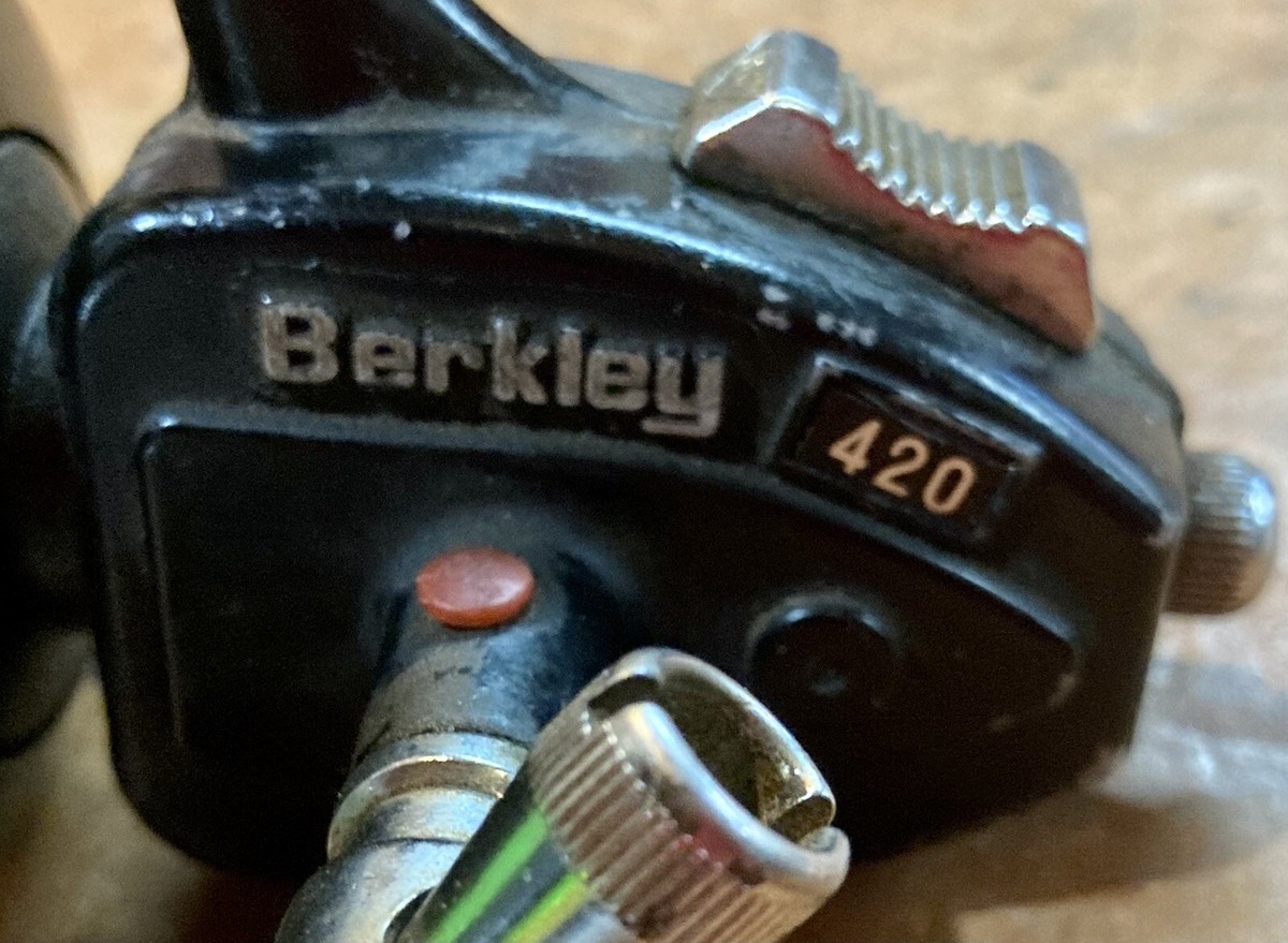 リール Berkeley SpiningReel 4201 USA Vintage Berkley 420 • Spinning Fishing Reel • Made in USA