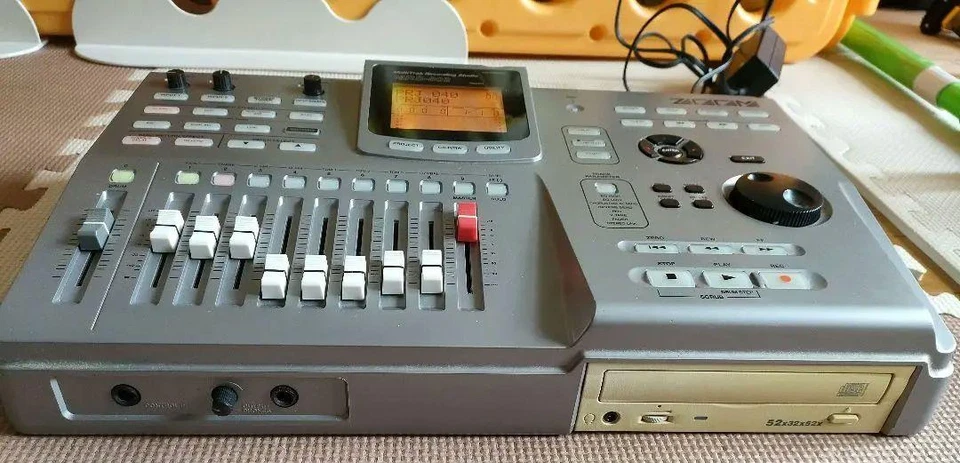 ZOOM MRS-802 Multi Recording Studio Digital 8 Track Recorder Silver test working - Image 2 of 4
