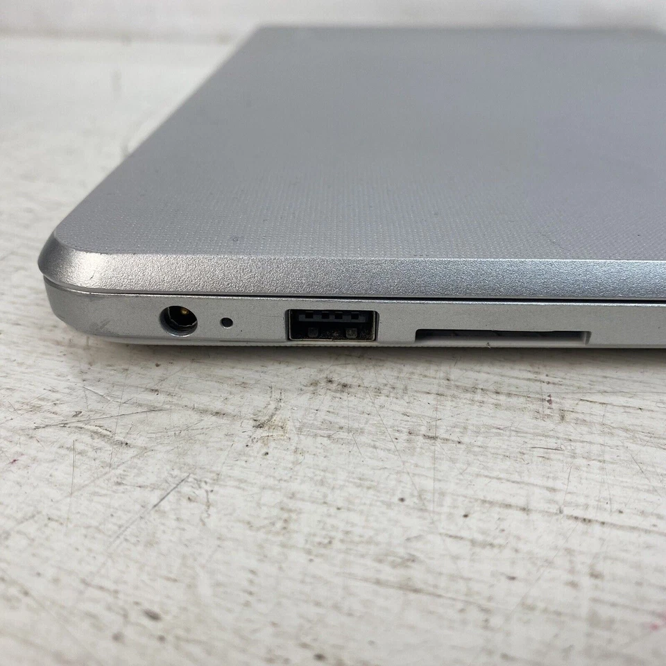 Toshiba Chromebook 2 CB30-B3122 13,3 pulgadas Intel 4 GB 16 GB SSD Chrome OS C Grado Foto 3 de 4