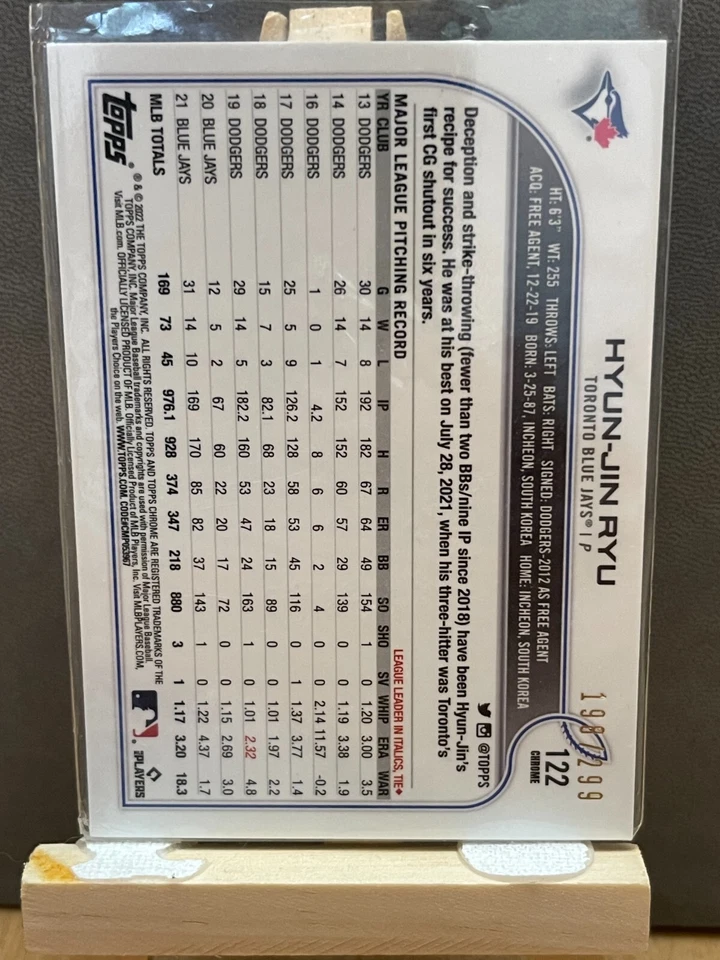 2022 Topps Chrome Purple Speckle #122 Hyun-Jin Ryu /299 - Toronto Blue Jays - Image 2 of 2