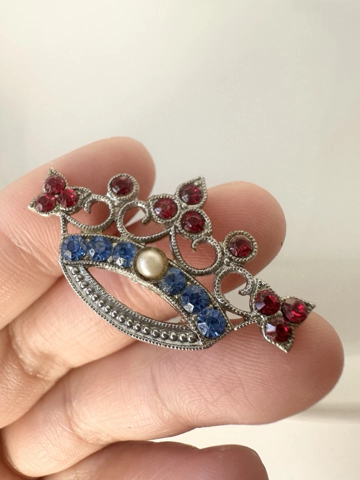 Prendedor corona diamantes de imitación enchapado en plata envejecido rojo blanco azul cristales patriótico  Foto 2 de 4