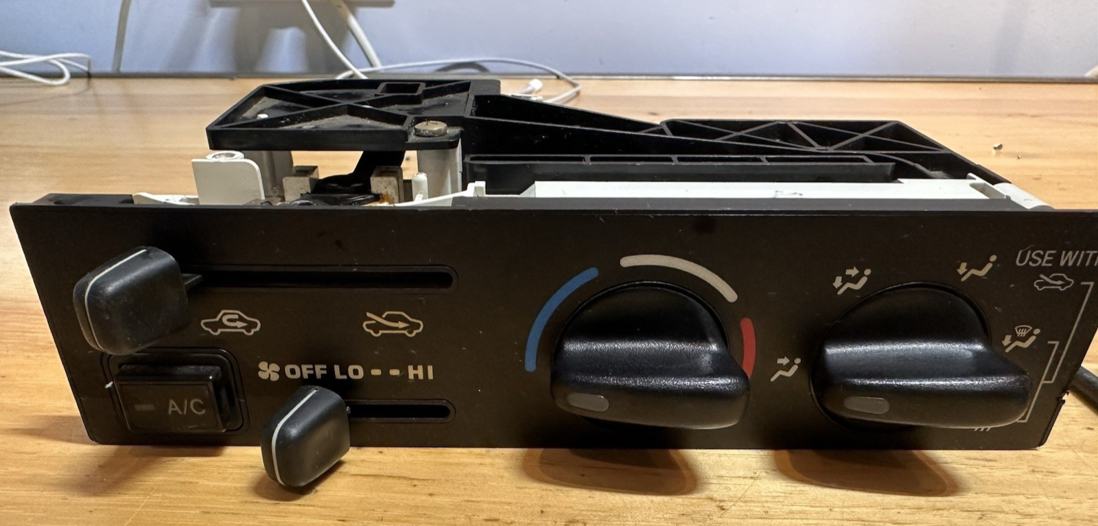 TOYOTA 4Runner 3rd Gen OEM Climate Control A/C Panel with Knobs and Levers