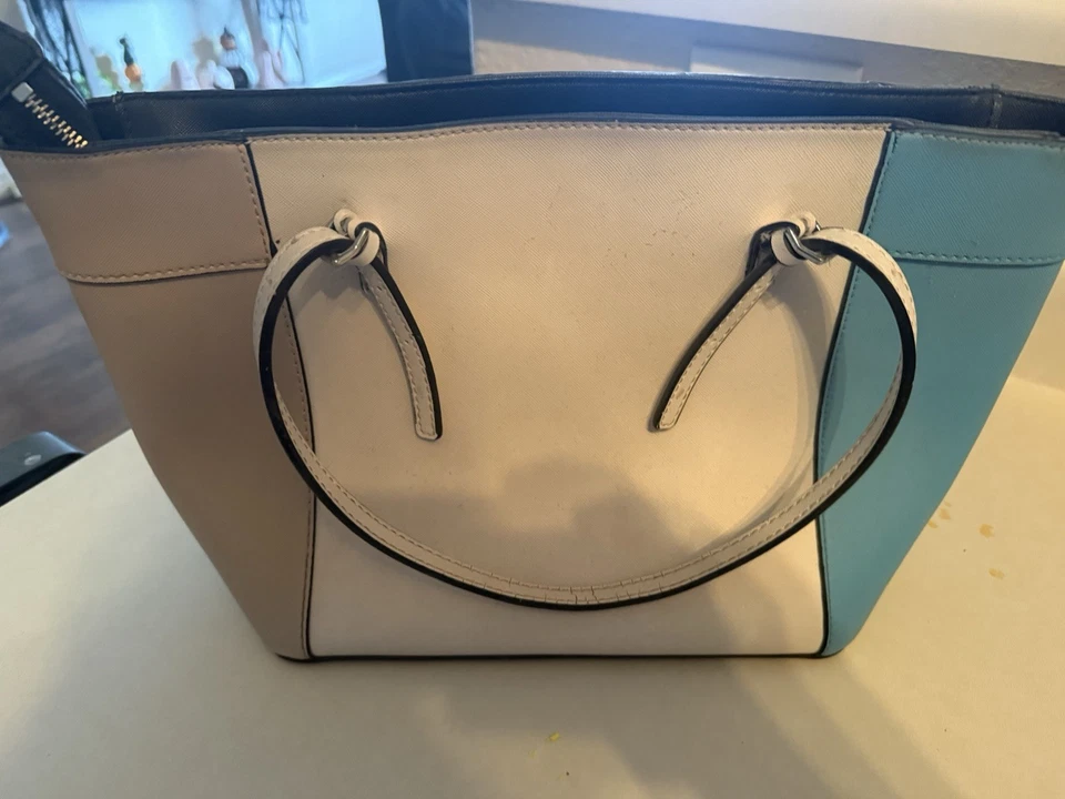 Mini Bolso de Hombro Guess Delaney Petit Bandolera Asa Superior Azul Negro Blanco Foto 2 de 3