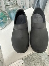 CROCS BLACK CLOGS SZ-8 Slip Resistance Great For Nurses