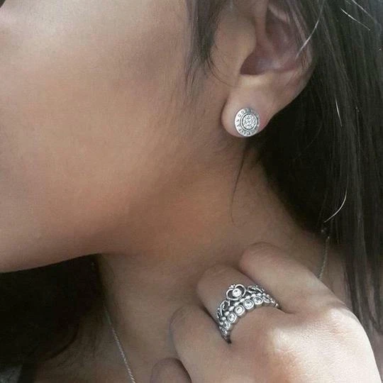 Nuevos Pendientes Genuinos Pandora Firma Pandora Logotipo Circonita cúbica 290559CZ Foto 2 de 4