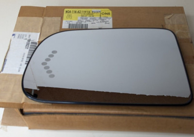 OEM NEW 2005 GM Chevrolet GMC Exterior Outside Rear View Mirror Glass 19159237