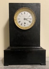 Antico orologio a pendolo da