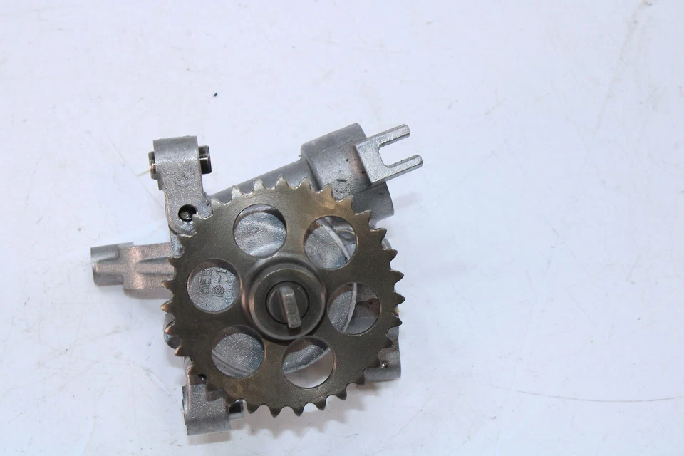 2009 Yamaha Yzf R6 масляный насос 2C0-13300-00-00 - Изображение 2 из 4