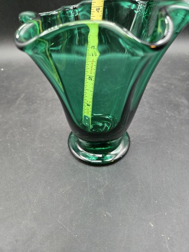 Art Glass Little 5" Green Handkerchief Vase - Picture 9 of 9