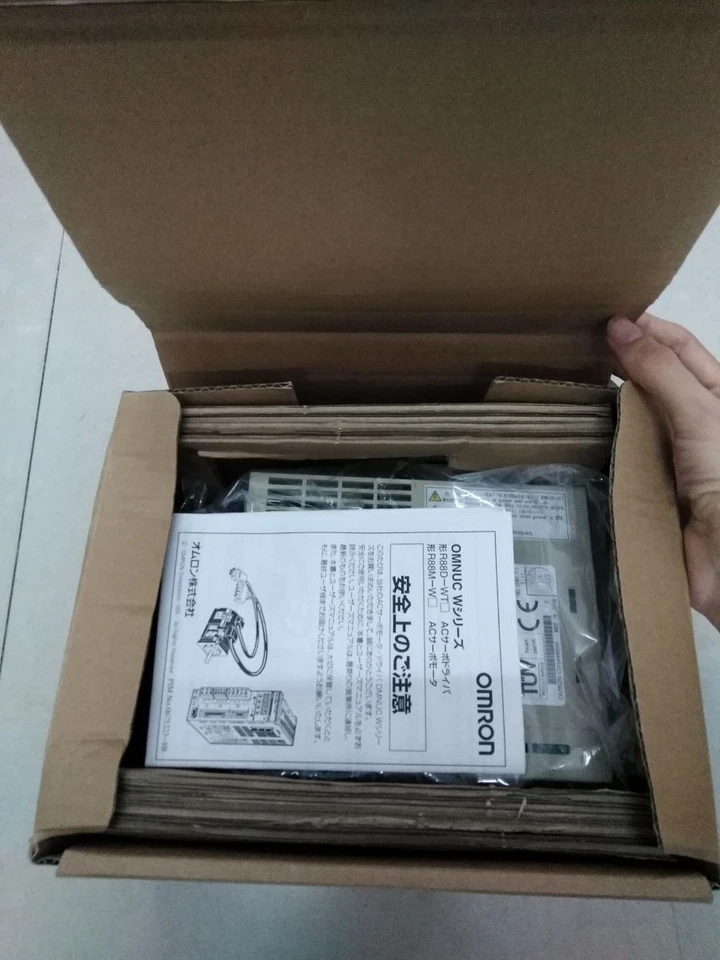 Omron Yaskawa R88D-WT04H R88DWT04H NEW In Box 1PCS Free Expedited Ship - Image 3 of 4