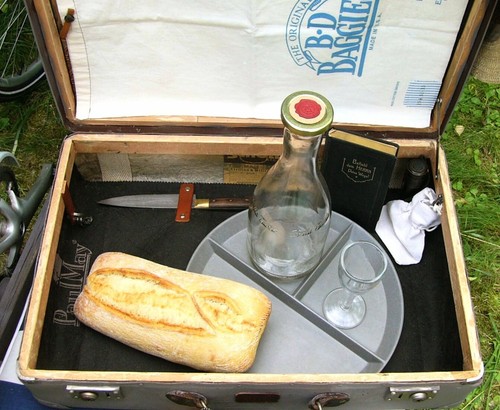 Stilvoll gestalteter Reise-Picknick-Koffer mit Accessoires 20er Jahre UNIKAT - Bild 3 von 11