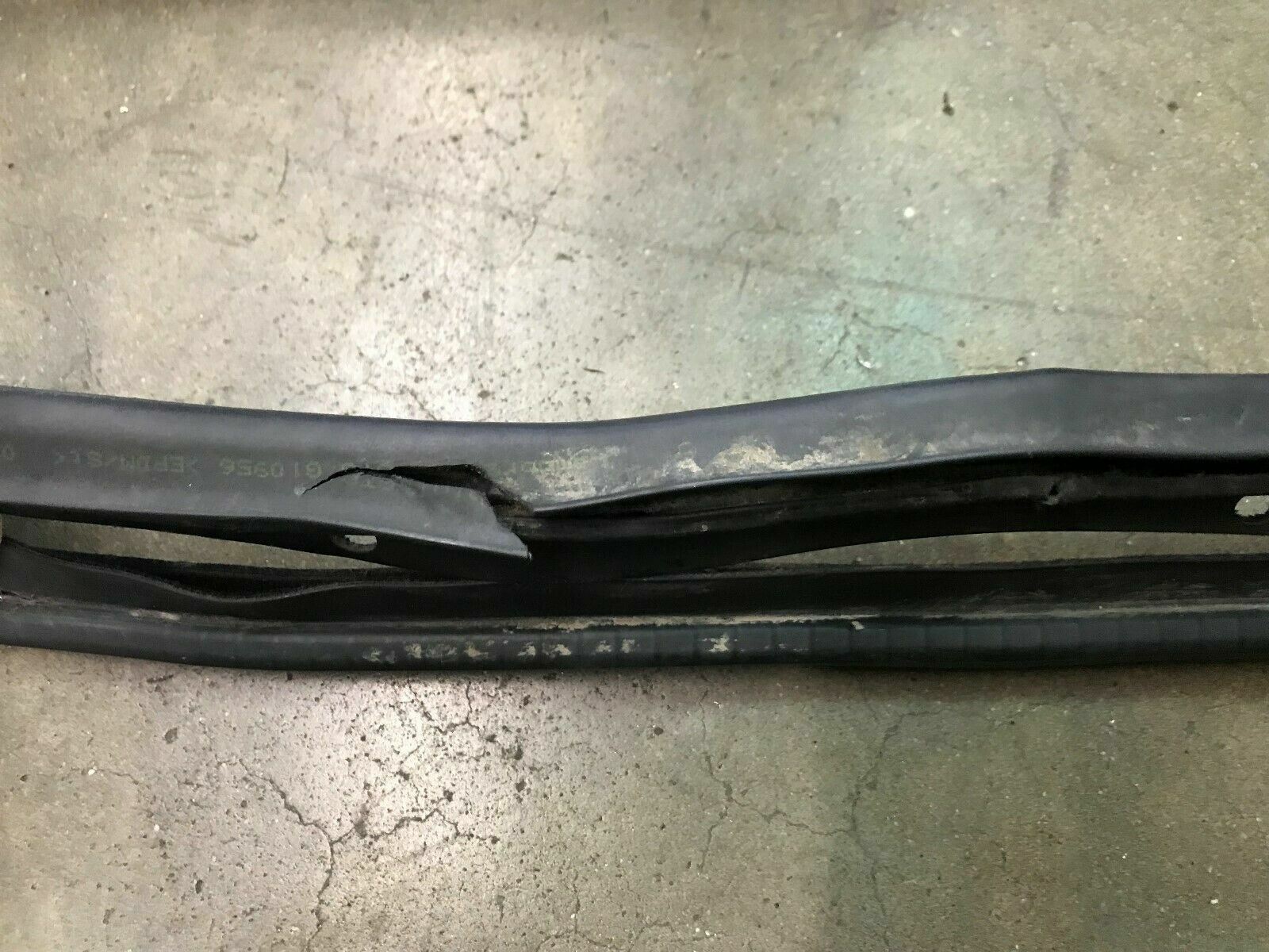 LAMBORGHINI GALLARDO SPYDER REAR WINDOW GLASS RUBBER GASKET SEAL OEM 407827460A