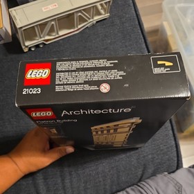 LEGO ARCHITECTURE:  Flatiron Building (21023)