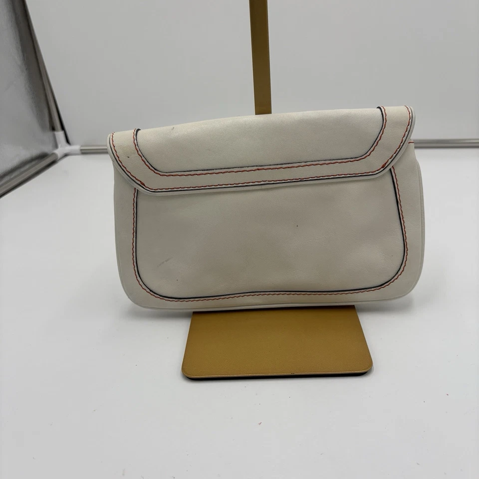 Antiga Clutch Marc Jacobs Couro Creme Off White Fecho de Pressão Exclusivo Forrado de Camurça - Imagem 4 de 4