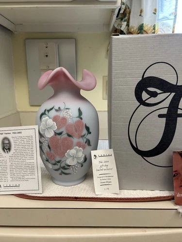 Fenton Signed Gift Shop 2004 Burmese Vase , Susan Bryan #1 Of 75 . Very Rare.